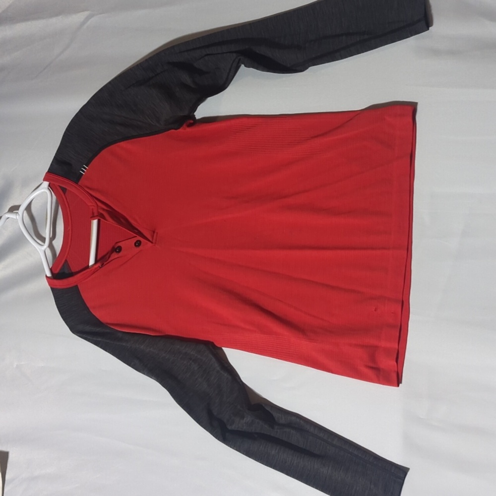 Men's Lululemon Size Large 3 Button Long Sleeve